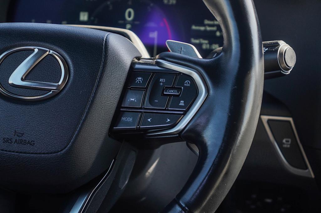 Thumbnail: 2024 Lexus ES - 25