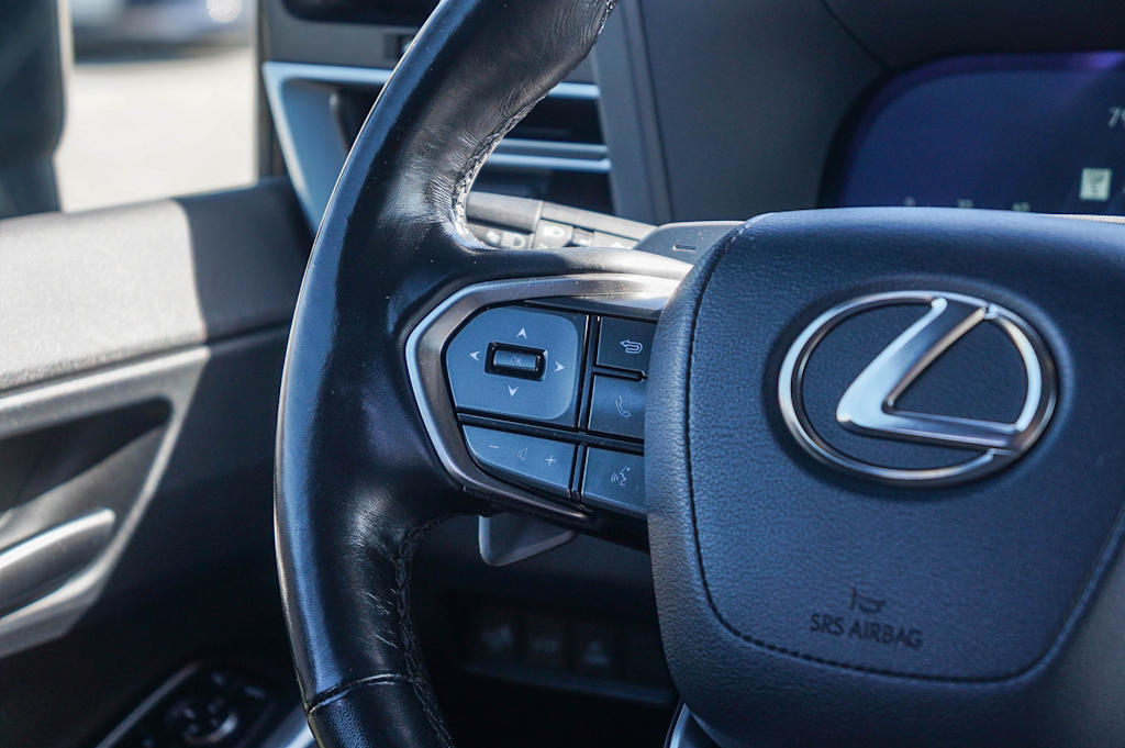 Thumbnail: 2024 Lexus ES - 24