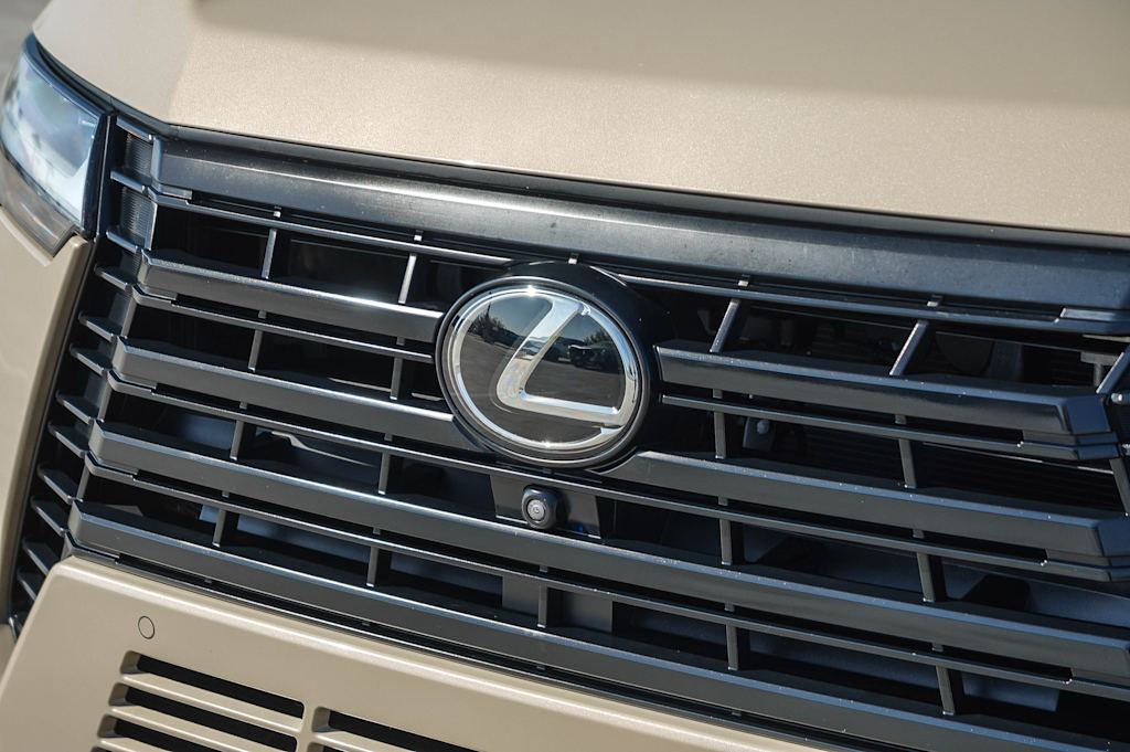 Thumbnail: 2024 Lexus ES - 6