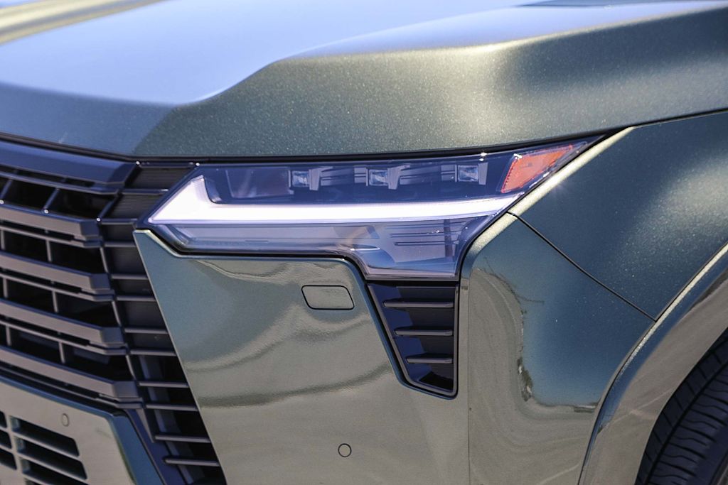Thumbnail: 2026 Lexus ES - 13