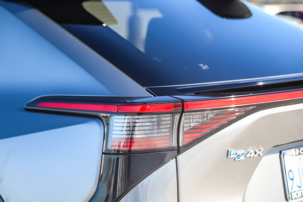 Thumbnail: 2023 Toyota bZ4X - 19