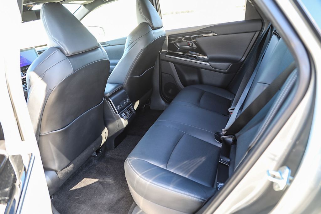 Thumbnail: 2023 Toyota bZ4X - 11