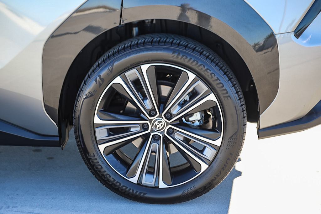 Thumbnail: 2023 Toyota bZ4X - 20