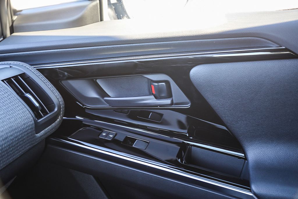 Thumbnail: 2023 Toyota bZ4X - 23