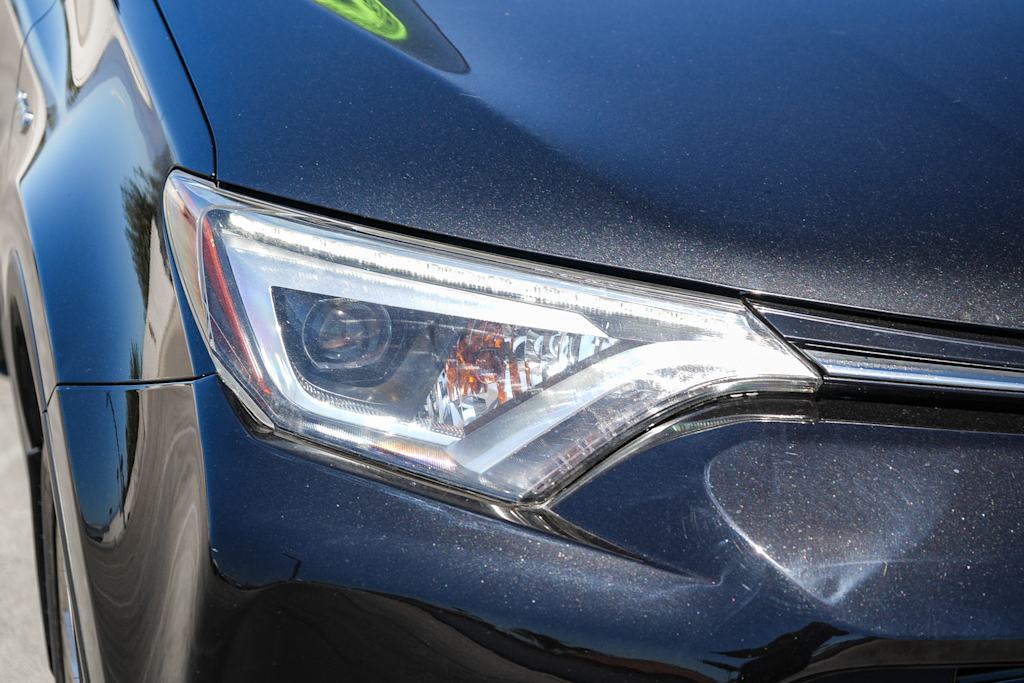 Thumbnail: 2018 Toyota RAV4 - 18