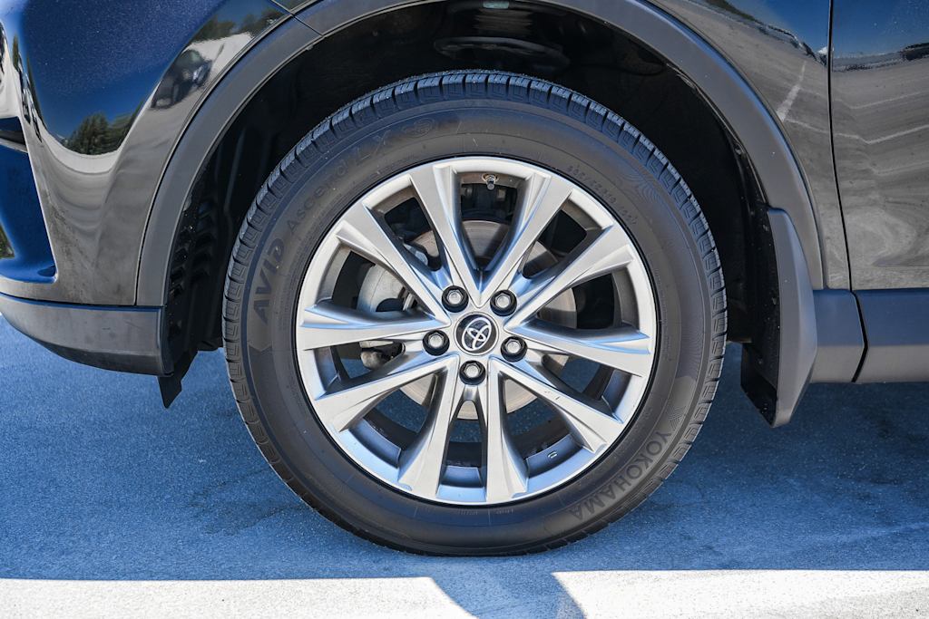 Thumbnail: 2018 Toyota RAV4 - 22