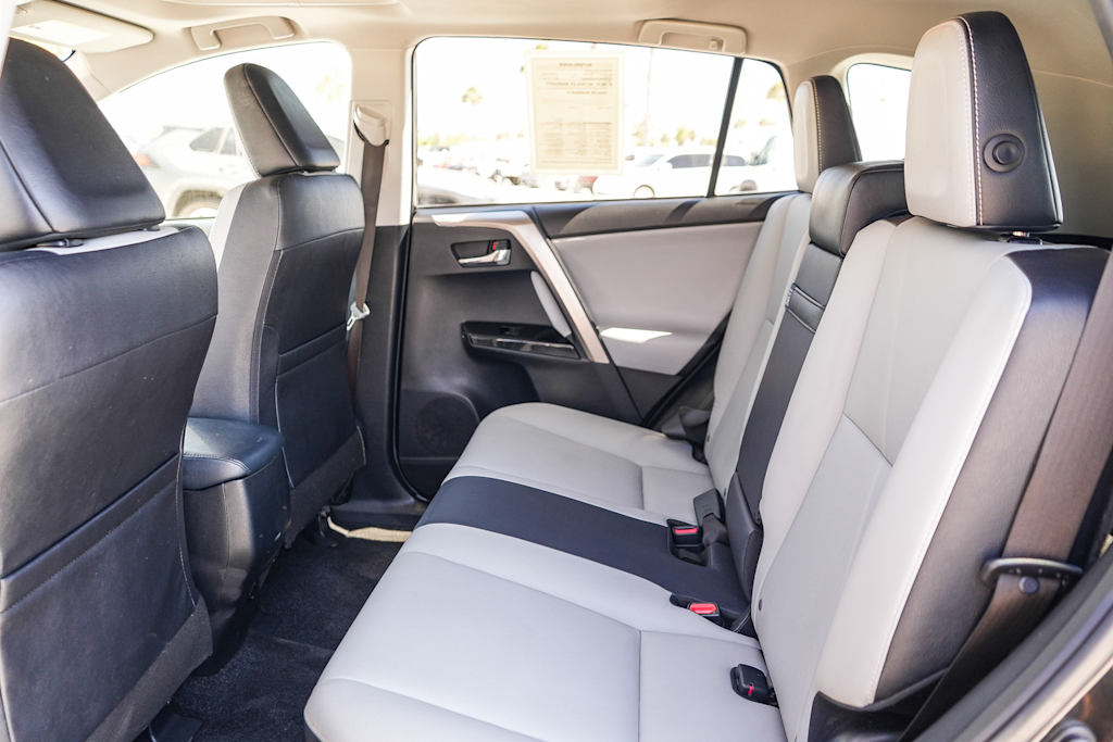 Thumbnail: 2018 Toyota RAV4 - 11