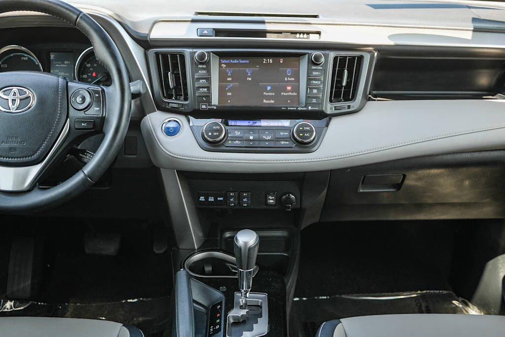 Thumbnail: 2018 Toyota RAV4 - 8