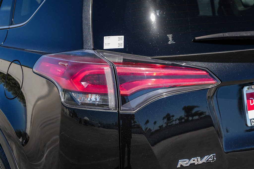 Thumbnail: 2018 Toyota RAV4 - 21