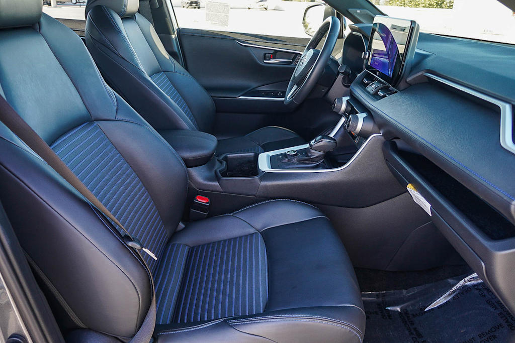 Thumbnail: 2024 Toyota RAV4 - 10