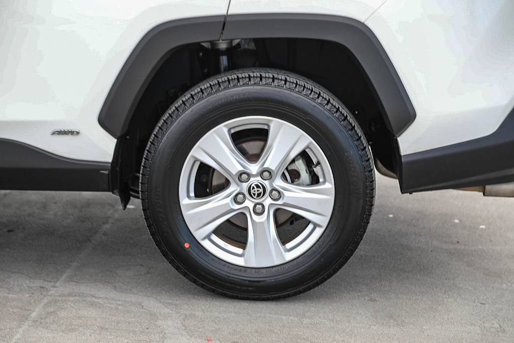 Thumbnail: 2021 Toyota RAV4 - 21