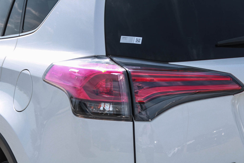 Thumbnail: 2016 Toyota RAV4 - 20