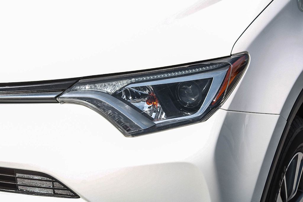 Thumbnail: 2016 Toyota RAV4 - 21