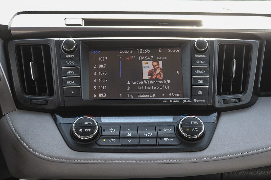 Thumbnail: 2016 Toyota RAV4 - 23