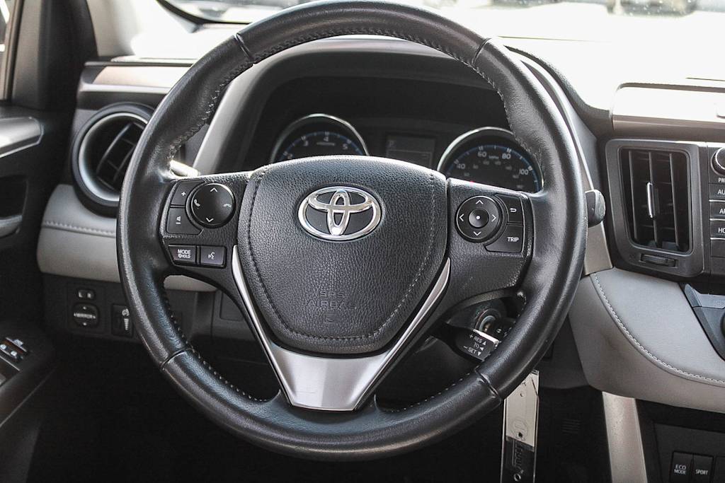 Thumbnail: 2016 Toyota RAV4 - 9