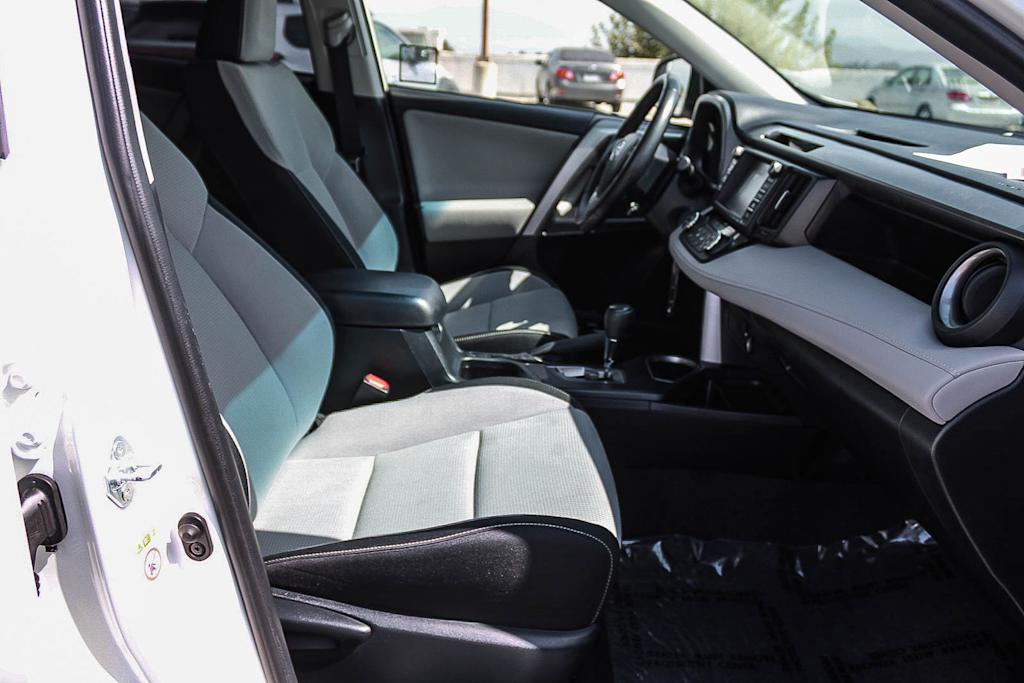 Thumbnail: 2016 Toyota RAV4 - 10
