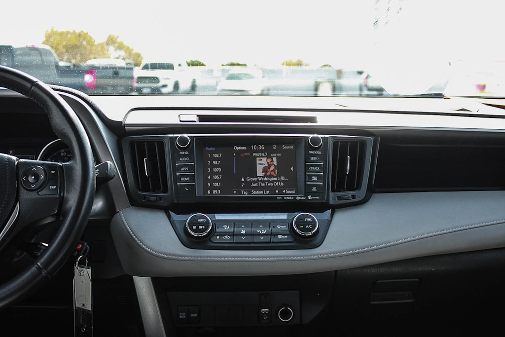 Thumbnail: 2016 Toyota RAV4 - 13