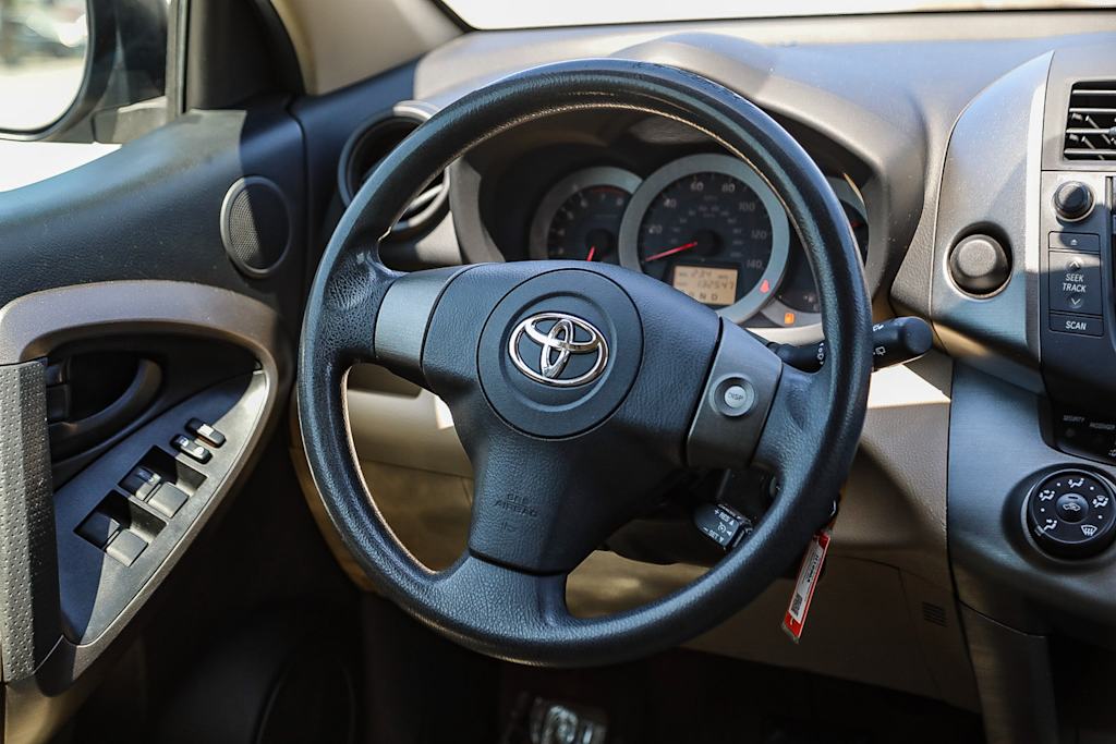 Thumbnail: 2010 Toyota RAV4 - 12