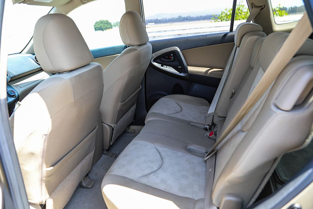 Thumbnail: 2010 Toyota RAV4 - 11
