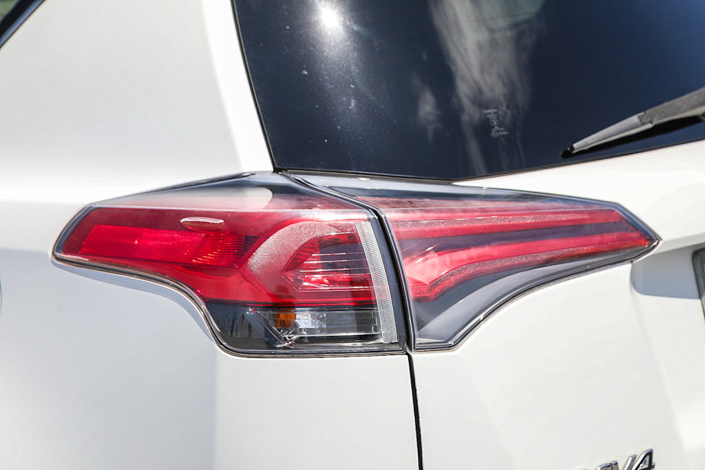 Thumbnail: 2016 Toyota RAV4 - 22
