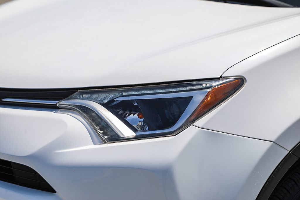 Thumbnail: 2016 Toyota RAV4 - 21