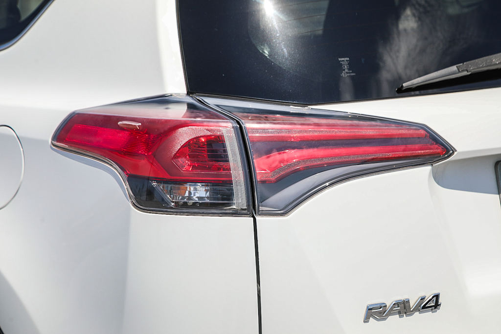 Thumbnail: 2016 Toyota RAV4 - 20