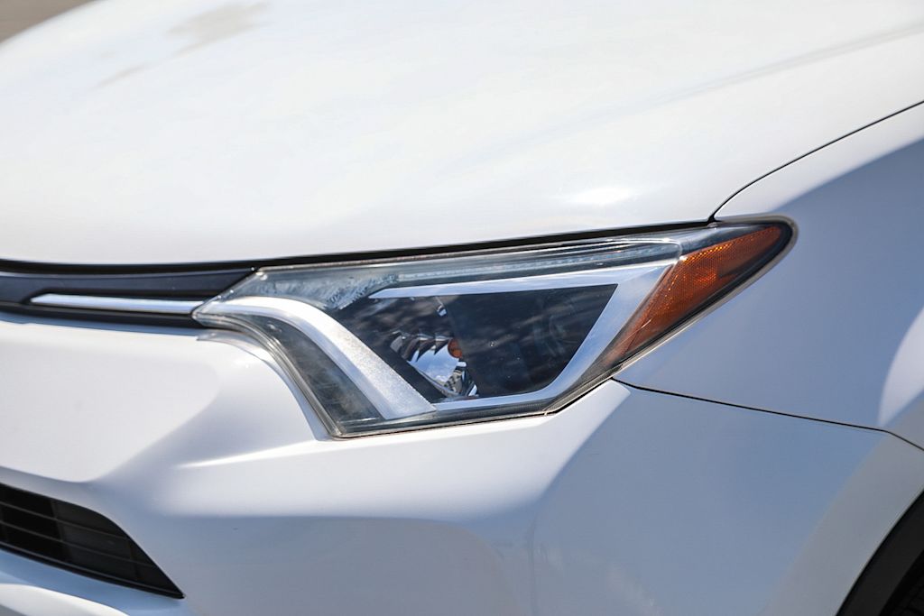 Thumbnail: 2016 Toyota RAV4 - 19