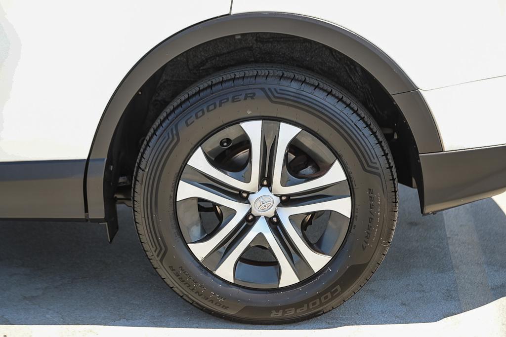 Thumbnail: 2016 Toyota RAV4 - 23