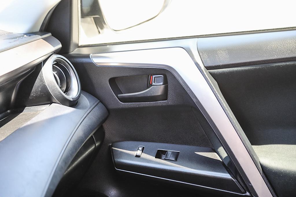 Thumbnail: 2016 Toyota RAV4 - 25