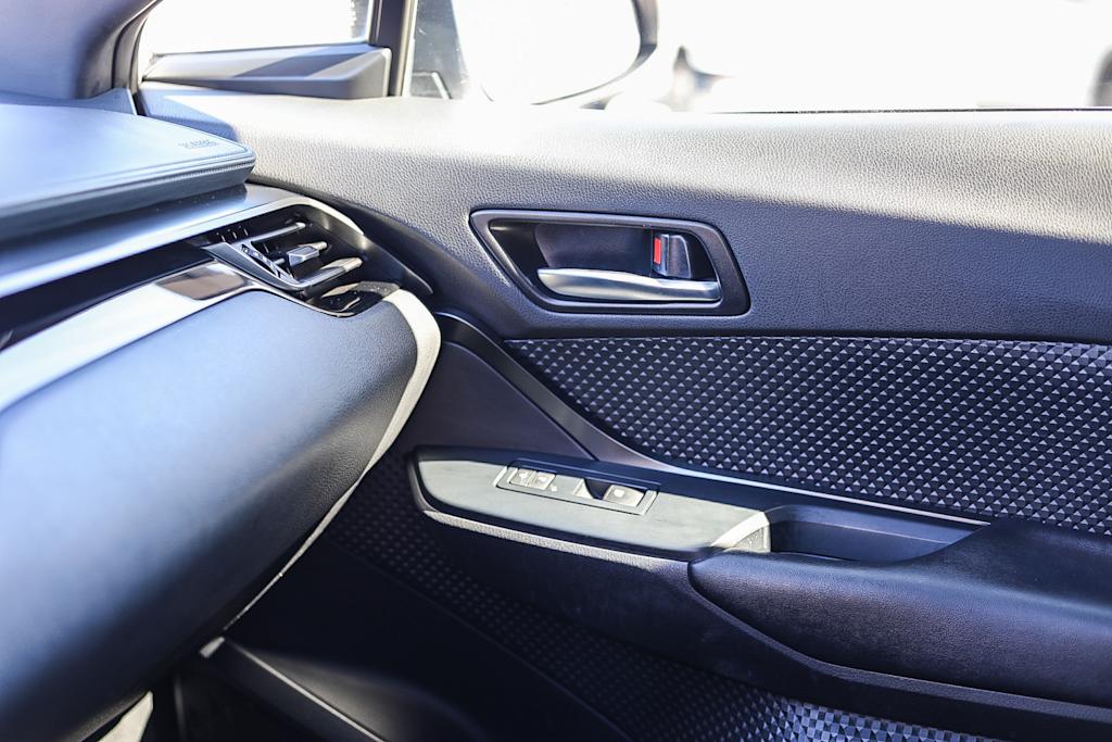 Thumbnail: 2019 Toyota C-HR - 23