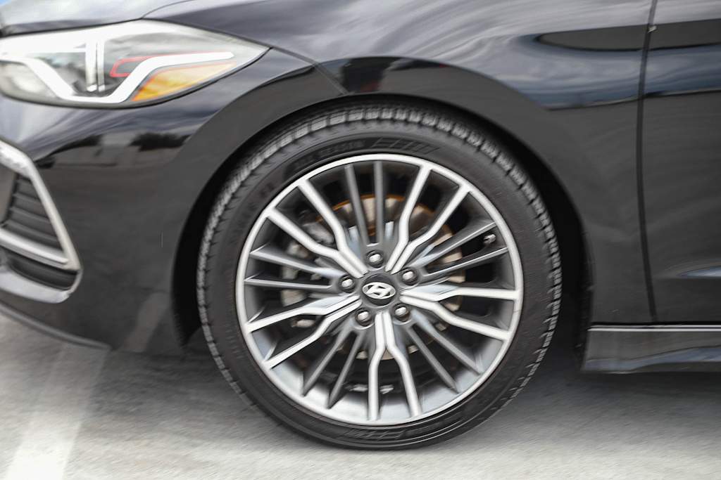 Thumbnail: 2018 Hyundai Elantra - 6
