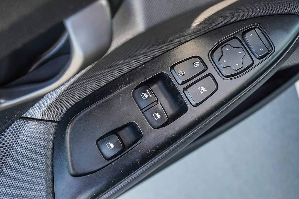 Thumbnail: 2019 Hyundai Veloster - 25