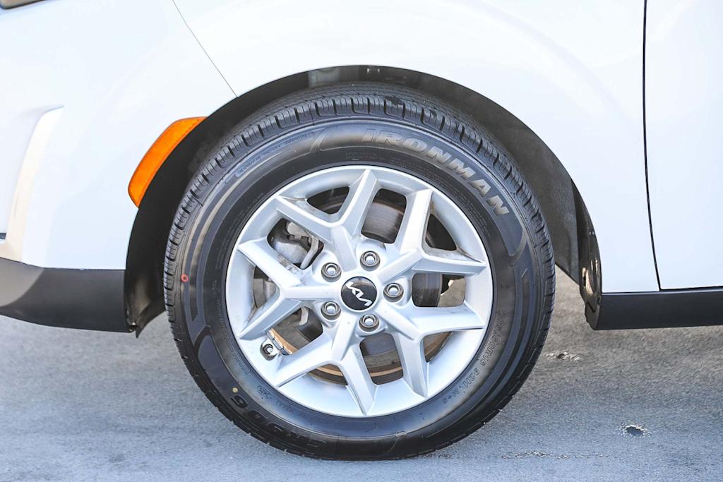 Thumbnail: 2023 Kia Soul - 5