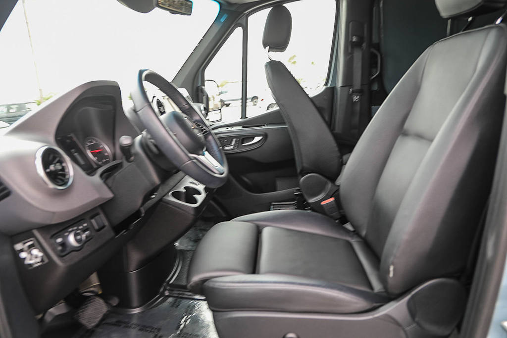 Thumbnail: 2024 Mercedes-Benz Sprinter - 10