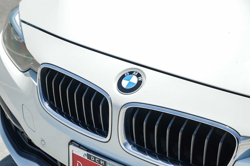 Thumbnail: 2016 BMW 3 Series - 6