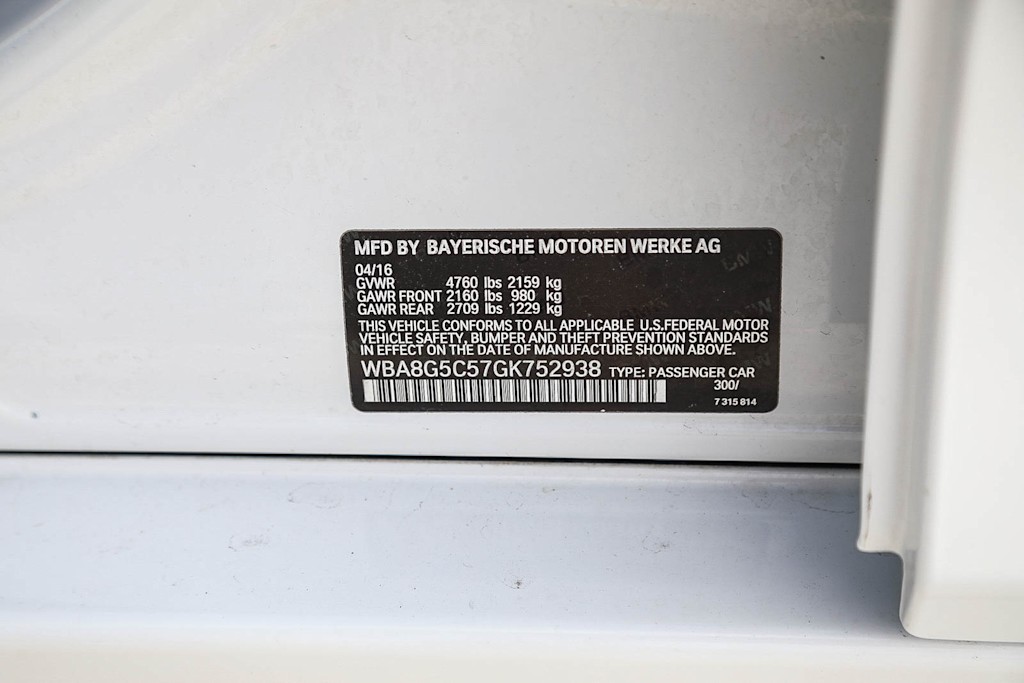 Thumbnail: 2016 BMW 3 Series - 17