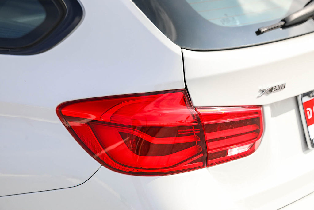 Thumbnail: 2016 BMW 3 Series - 21