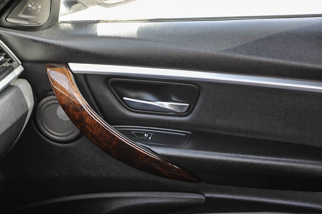 Thumbnail: 2016 BMW 3 Series - 24