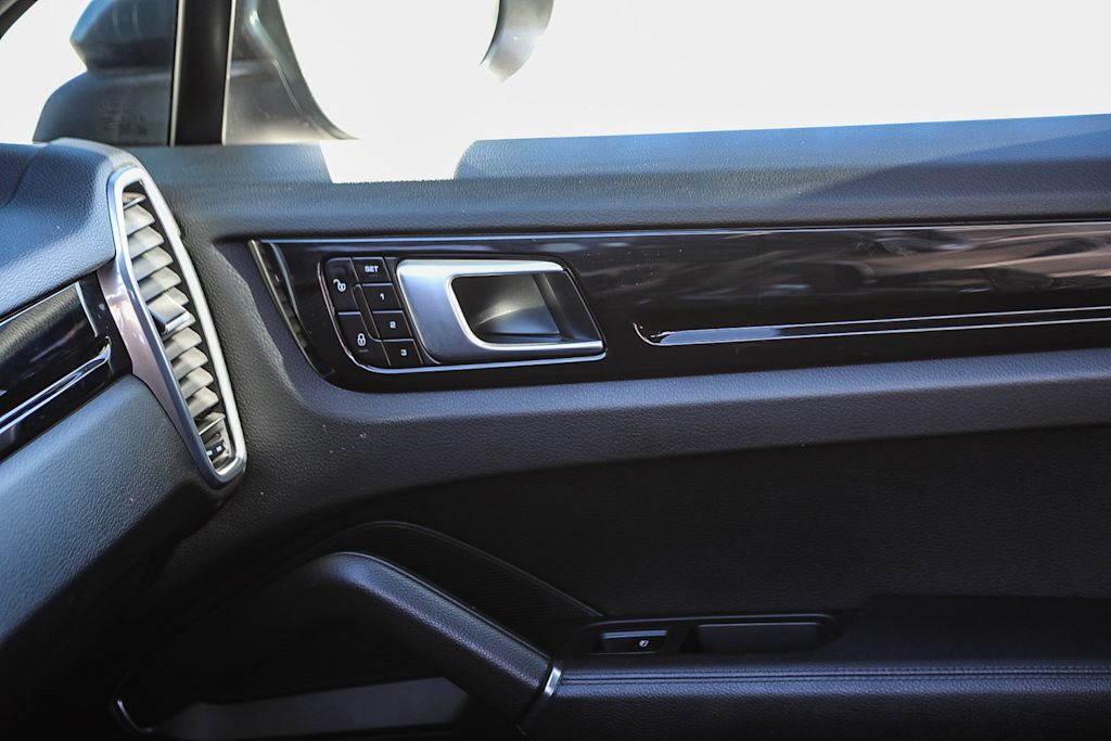 Thumbnail: 2019 Porsche Cayenne - 24
