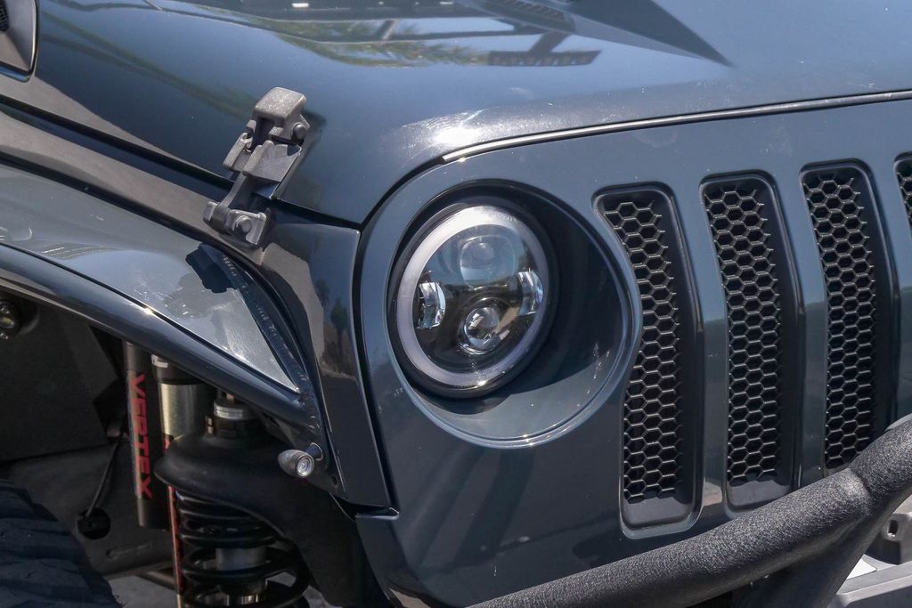 Thumbnail: 2016 Jeep Wrangler - 8