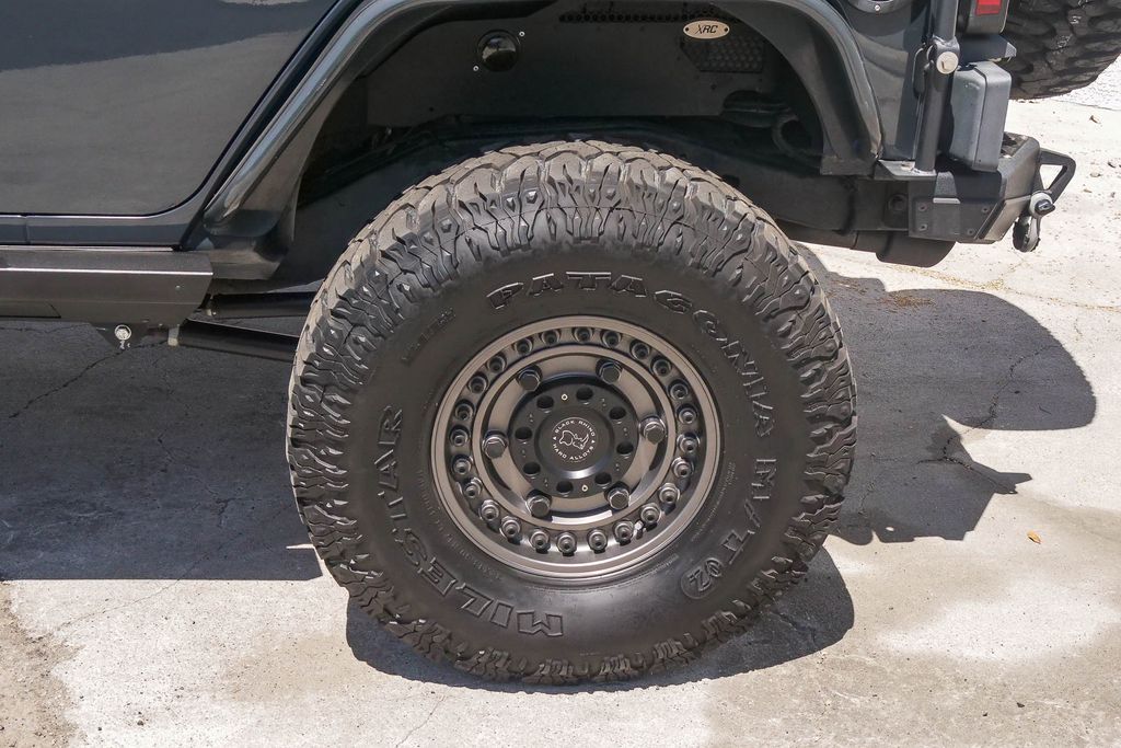 Thumbnail: 2016 Jeep Wrangler - 9