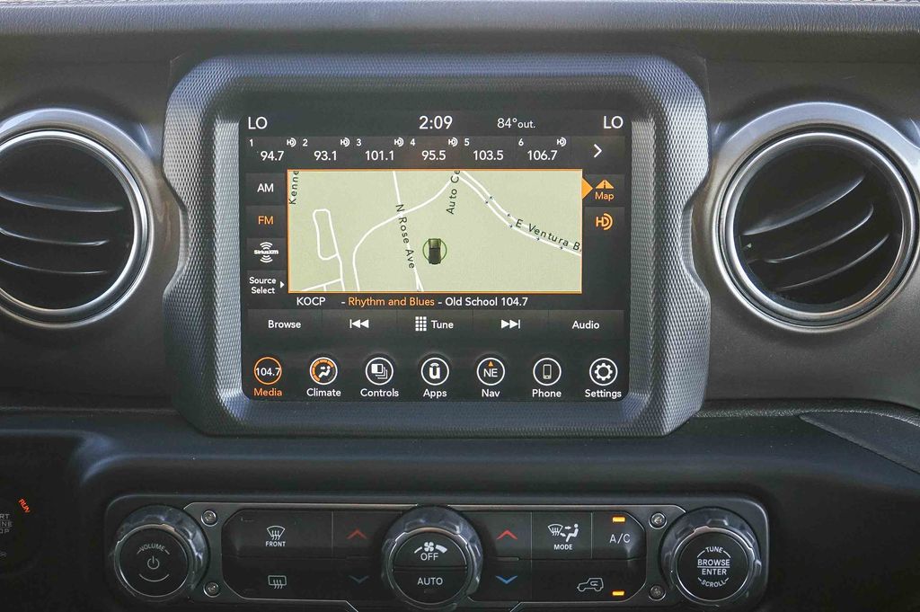 Thumbnail: 2020 Jeep Wrangler - 23