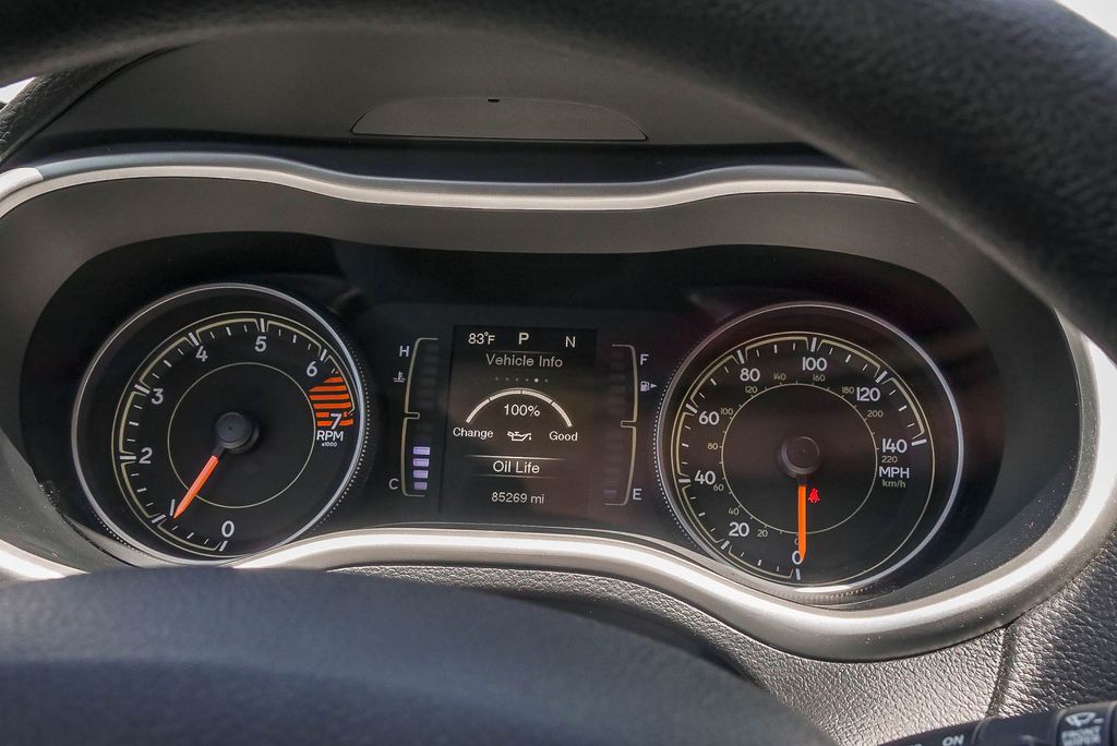 Thumbnail: 2016 Jeep Cherokee - 14