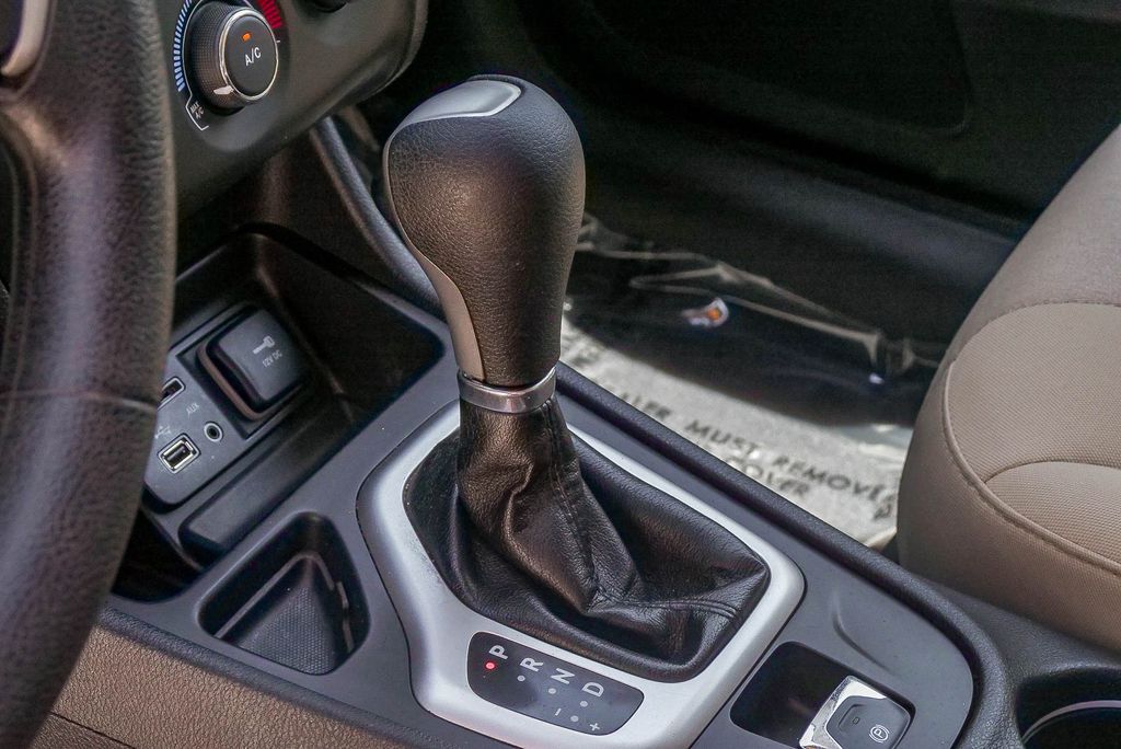 Thumbnail: 2016 Jeep Cherokee - 13