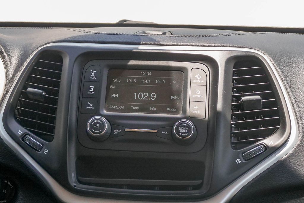 Thumbnail: 2016 Jeep Cherokee - 12