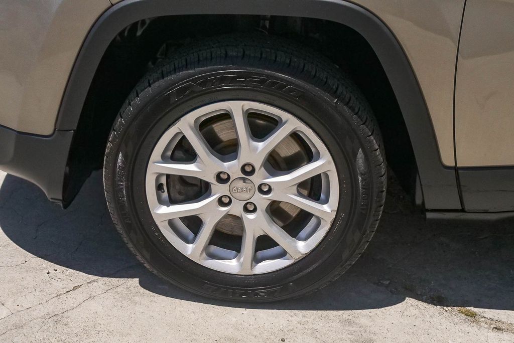 Thumbnail: 2016 Jeep Cherokee - 6