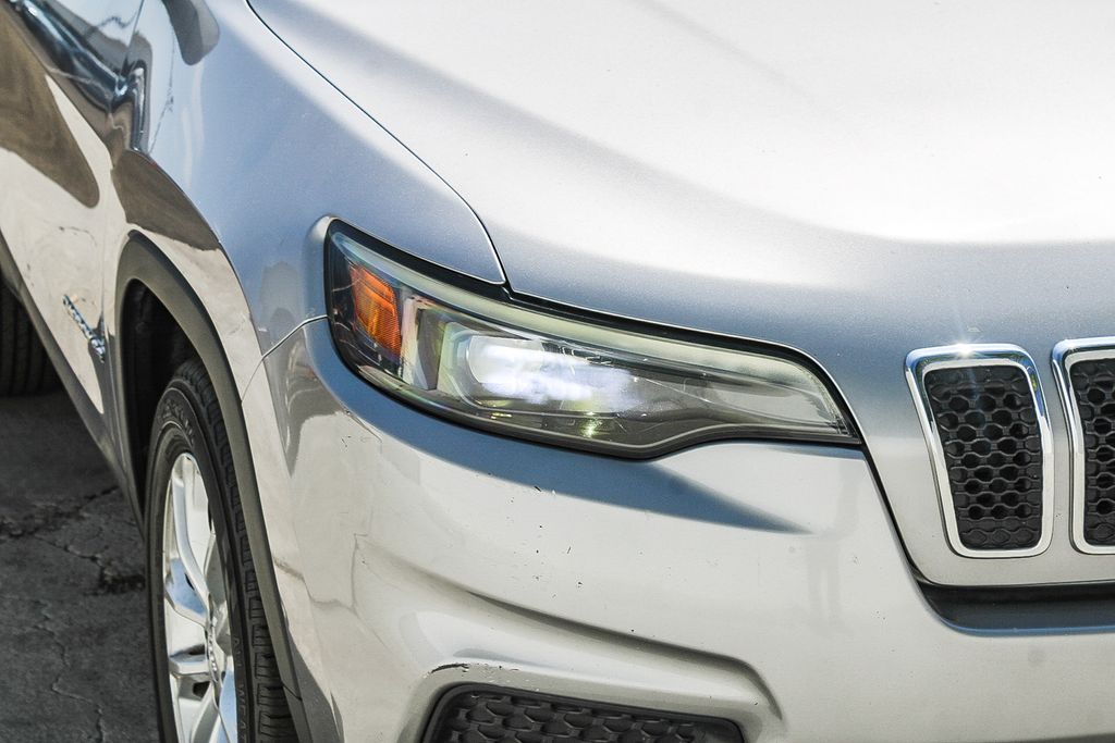 Thumbnail: 2020 Jeep Cherokee - 12