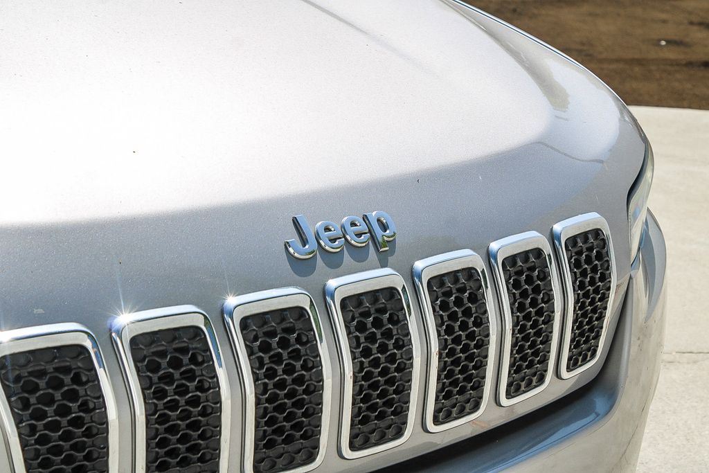 Thumbnail: 2020 Jeep Cherokee - 5