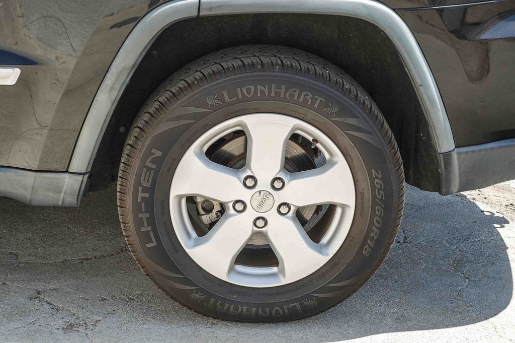 Thumbnail: 2012 Jeep Grand Cherokee - 11