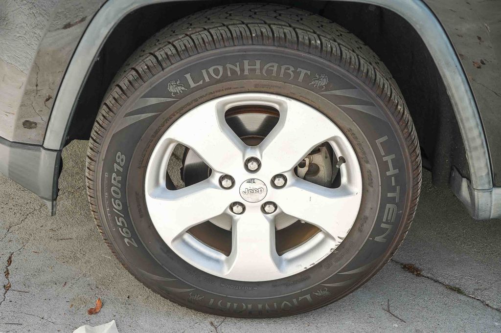 Thumbnail: 2012 Jeep Grand Cherokee - 6